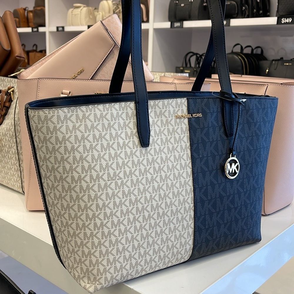 Michael Kors Jet Set Medium Two-Tone Logo Tote Shoulder Bag
BLACK COMBO
NWT - Picture 8 of 16
